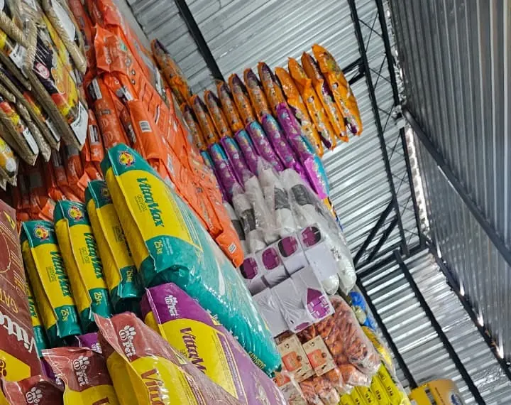 Estoque de rações para cães e gatos